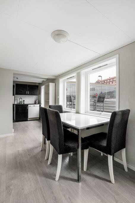 Large Apt Very Central 4-5br Appartement